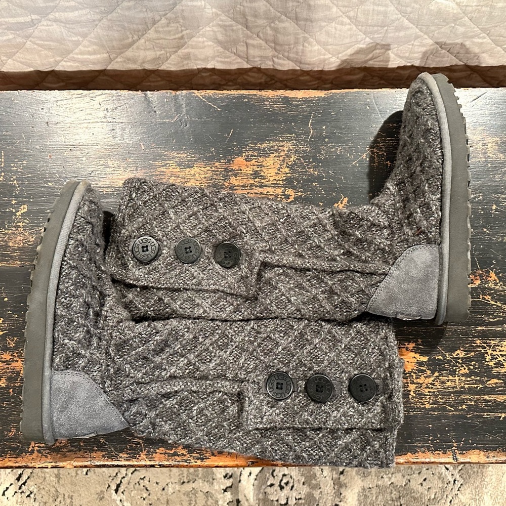 Ugg knit boot